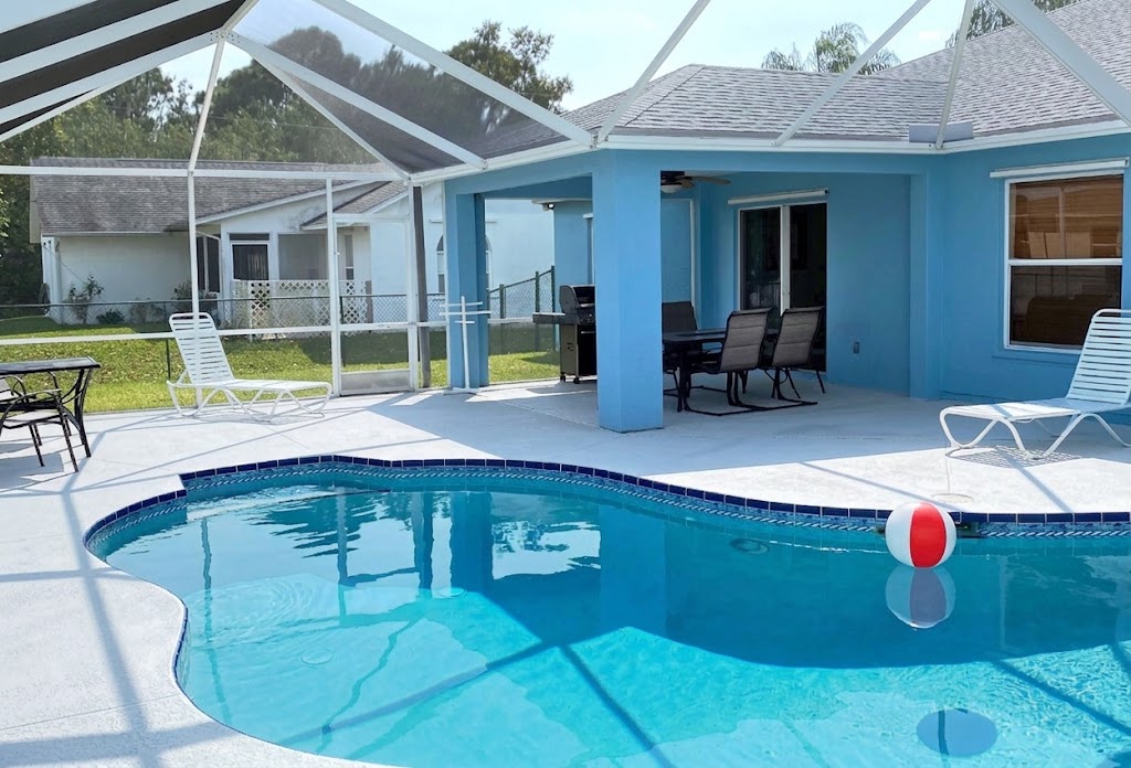 Stay-at-home comfort with five-star Florida sunshine—that is the promise of floridavacation-home.com.